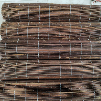 환경 친화적 인 녹색 천연 Willow 울타리 열 처리 된 나무 프레임 빗 스타일